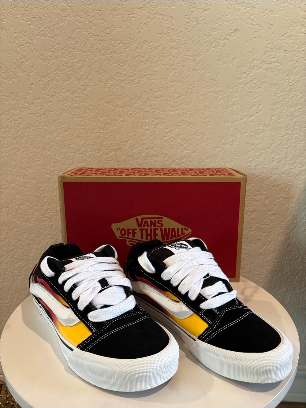 Vans 6.5 Juniors Low-Top Sneakers 
NWT